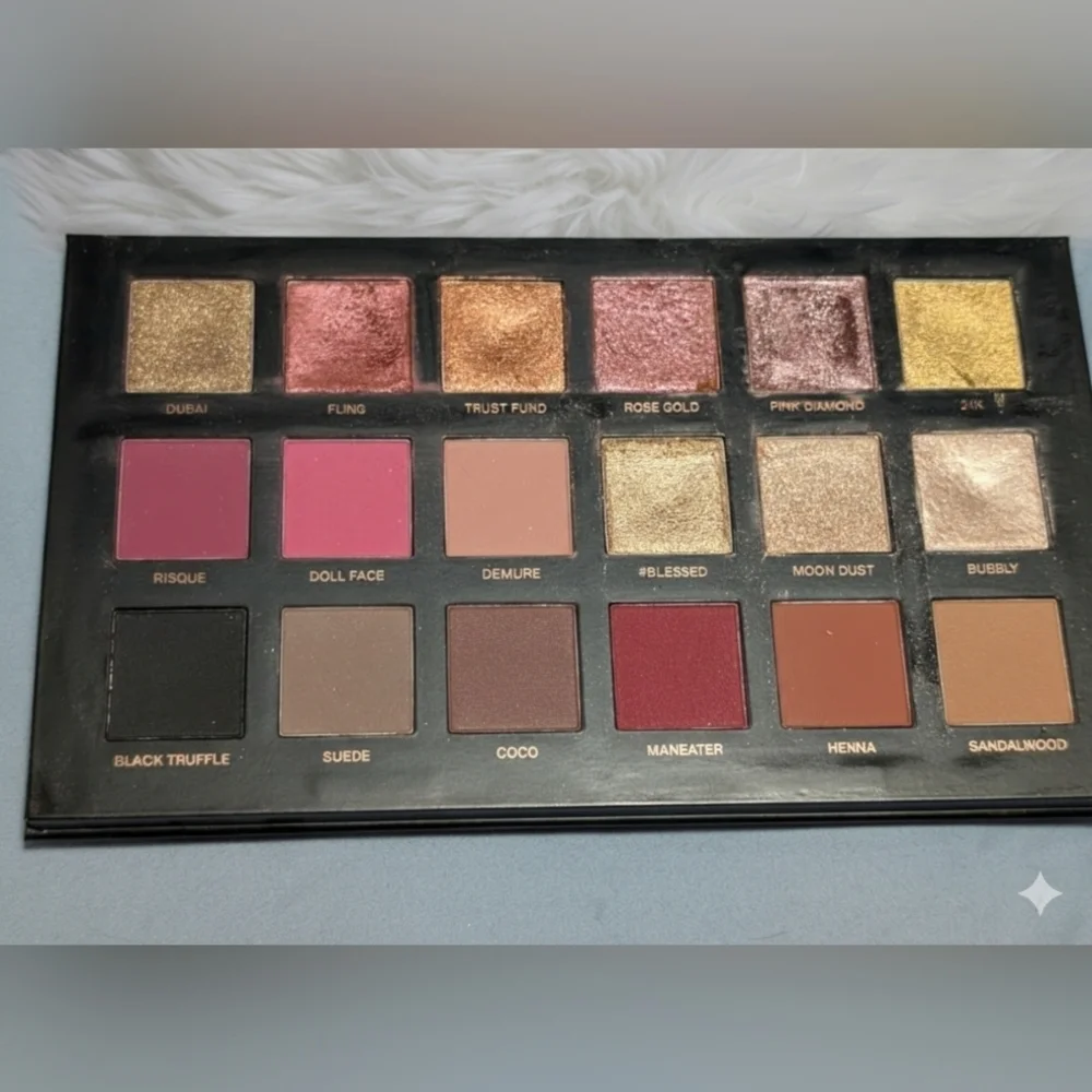 HUDA BEAUTY Rose Gold Eyeshadow Palette Remastered